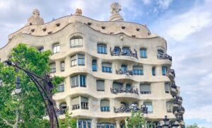Casa Milà : un incontournable de votre voyage à Barcelone